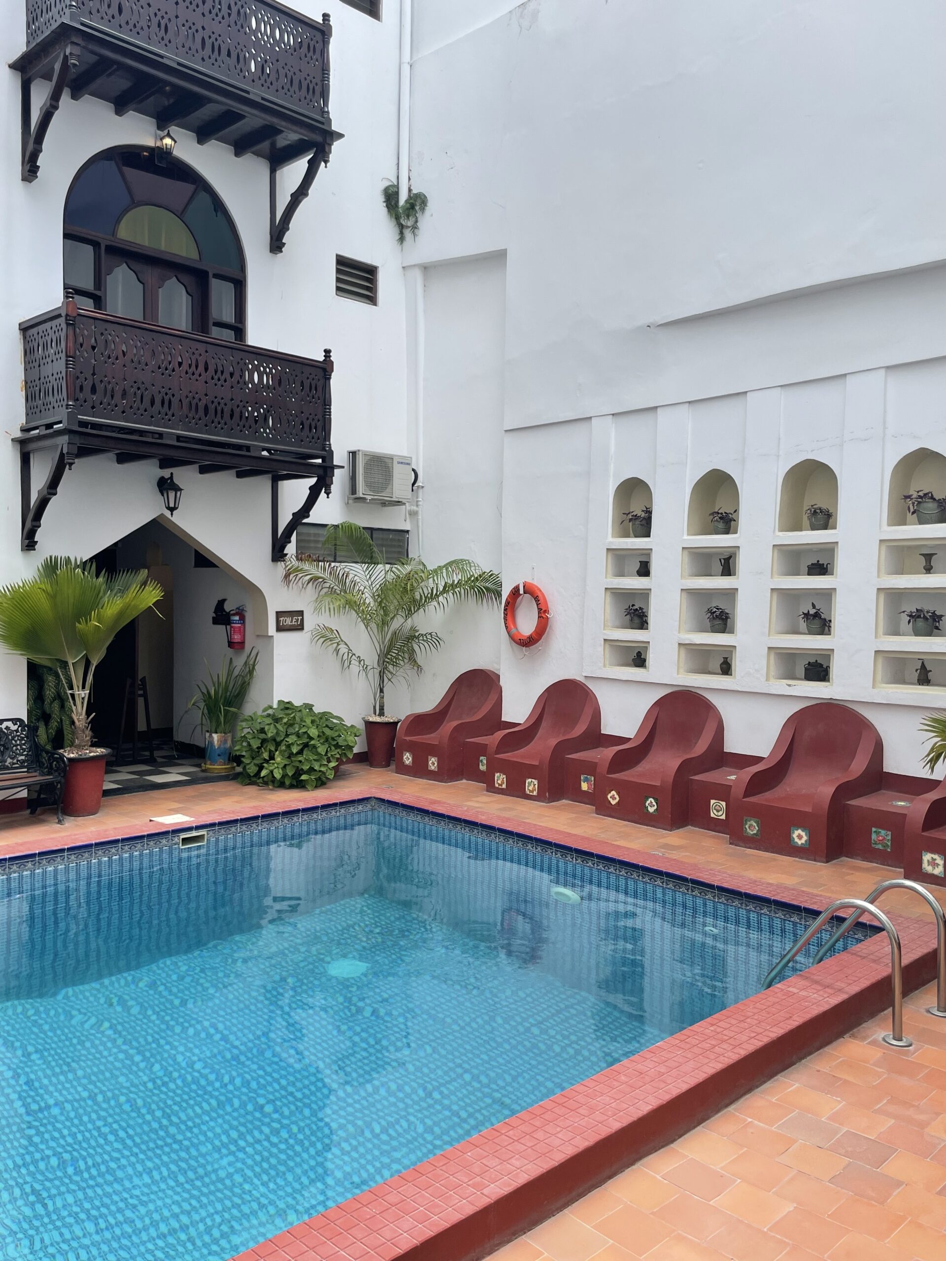 hotel zanzibar dhow inn