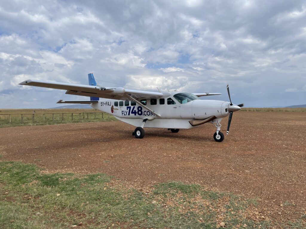 kenya safari maasai mara plane